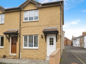 Browns Court, Amble