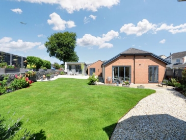 Manor Grange, North Broomhill