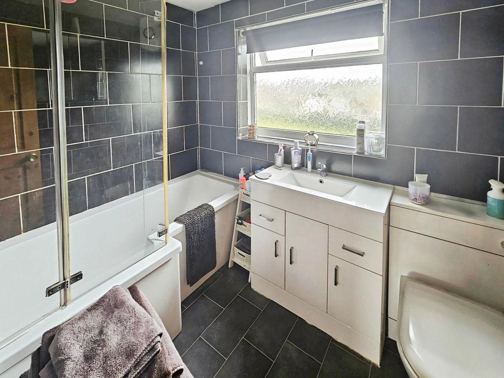 BD009020-bathroom