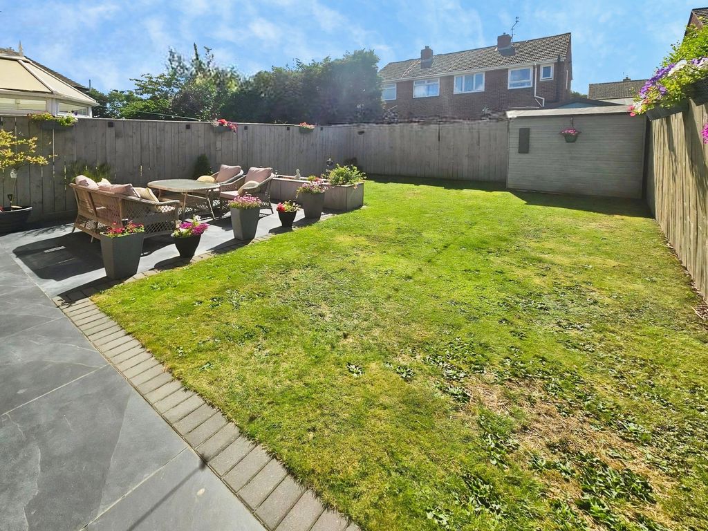 BD009018-garden