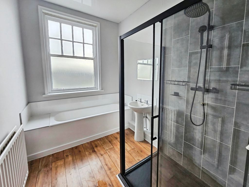BD008837-bathroom