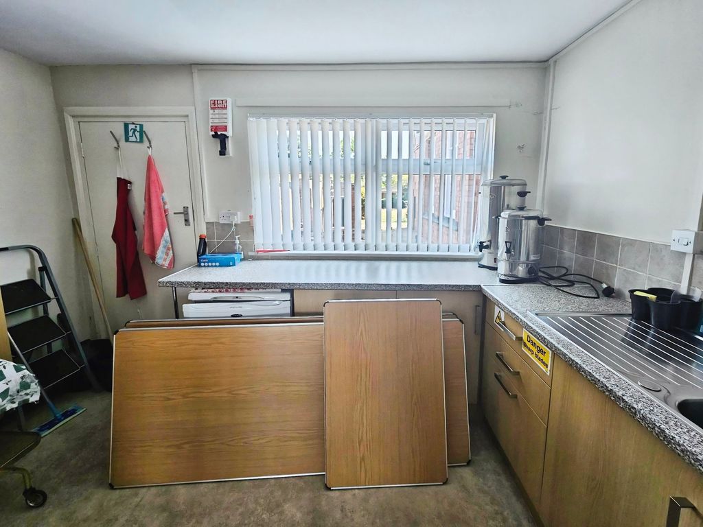 BD008837-Hall-Kitchen