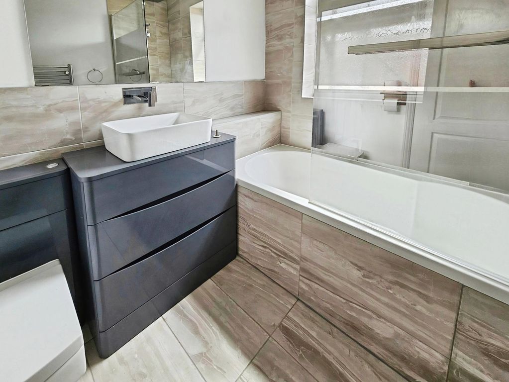 BD009029-bathroom