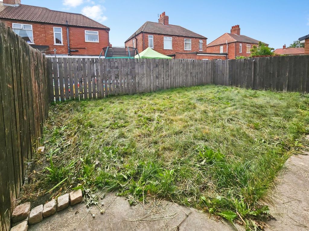 BD009029-garden