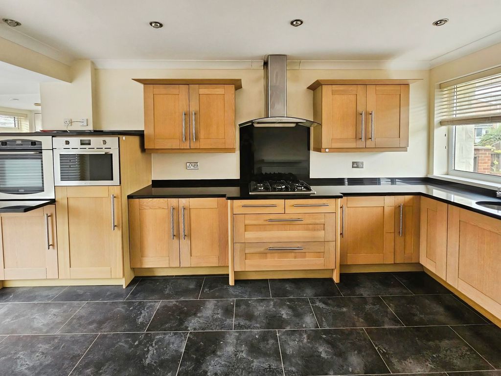 BD009024-kitch