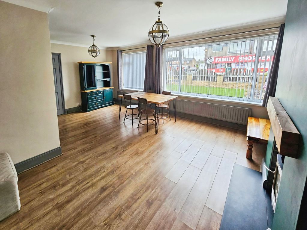 BD009024-loungedin